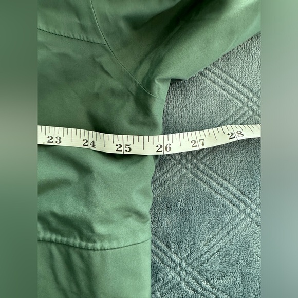 NWOT Lululemon Oversized Hooded Rain Jacket Medium Forest - Picture 10 of 10
